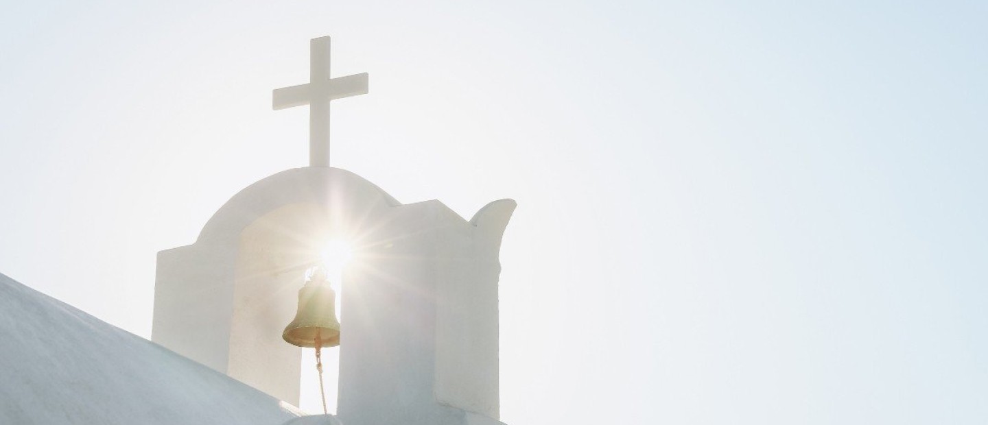 Πάσχα στην Ελλάδα: 6 νησιά που μαγνητίζουν τα βλέμματα με τα κατανυκτικά τους έθιμα