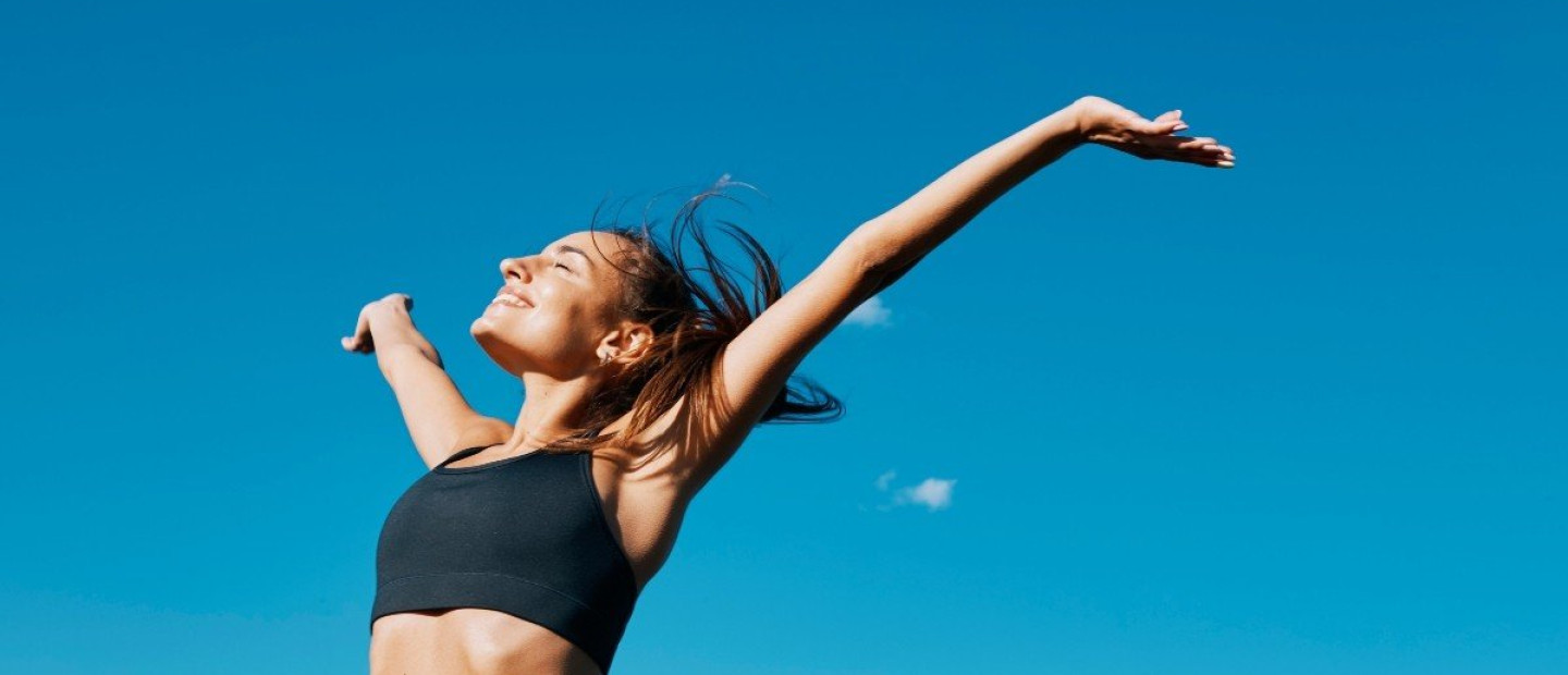 Summer Body: Οι must-try ασκήσεις που θα σας χαρίσουν τους καλοσχηματισμένους κοιλιακούς που ονειρεύεστε