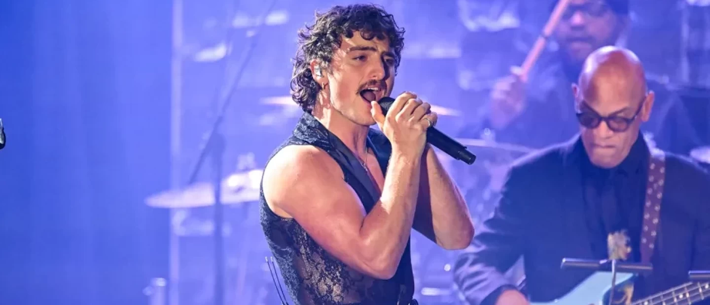 Ο Benson Boone ερμήνευσε το θρυλικό 'Bohemian Rhapsody' του Freddie Mercury στo Coachella 