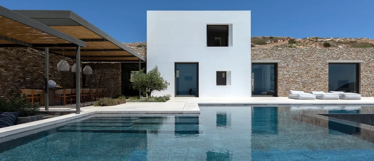 Στην Αντίπαρο, μια κατοικία - ύμνος στο slow living, εκεί όπου η ζωή κυλά με τον ρυθμό της φύσης