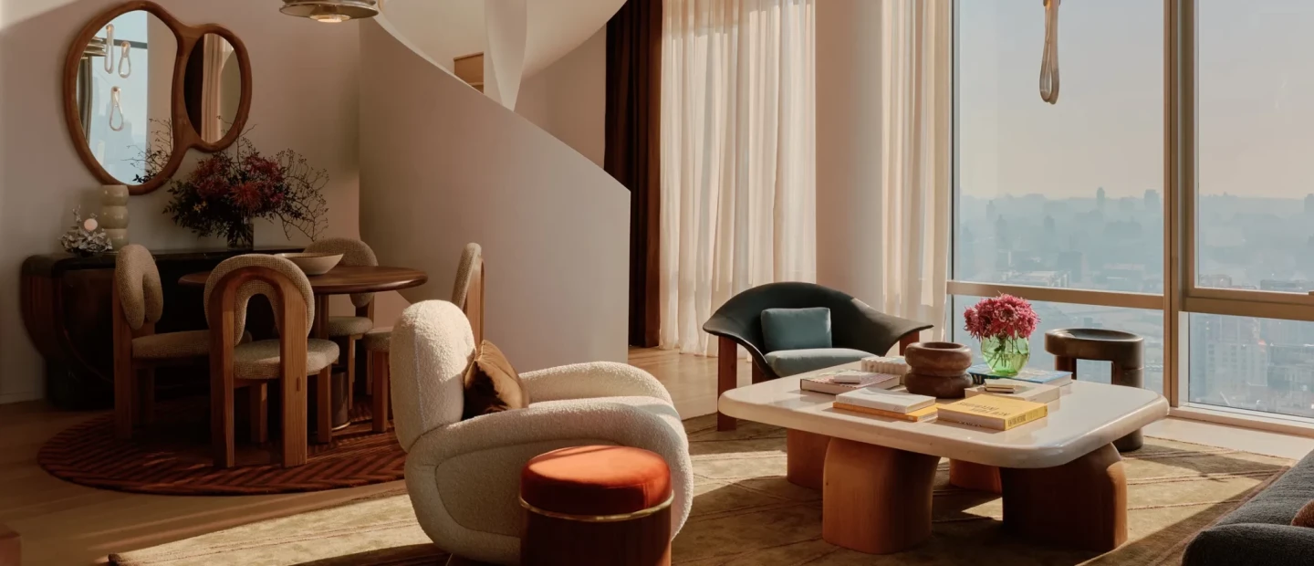 Ένα Νεοϋορκέζικο ρετιρέ που αγκαλιάζει το αίσθημα της γαλήνης στην καρδιά της πόλης