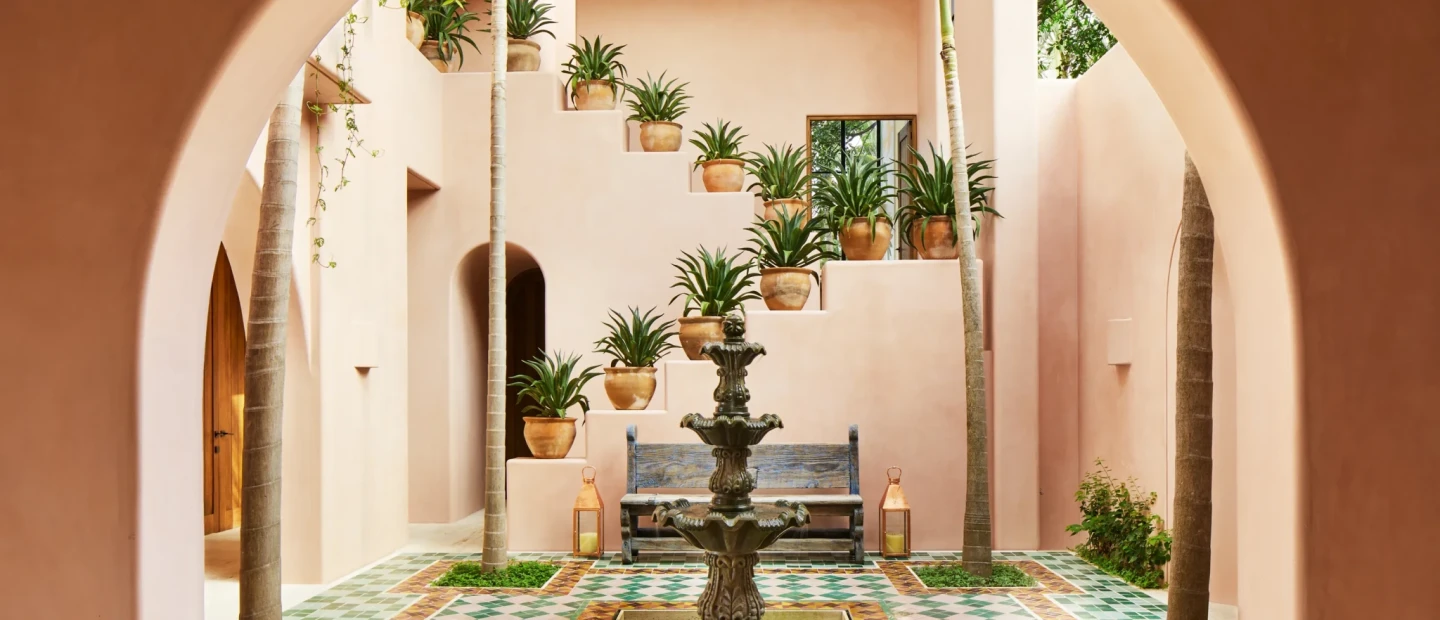 Casa Rosada: Το ροζ καταφύγιο που αποθεώνει το χρώμα και τη μεξικανική ψυχή