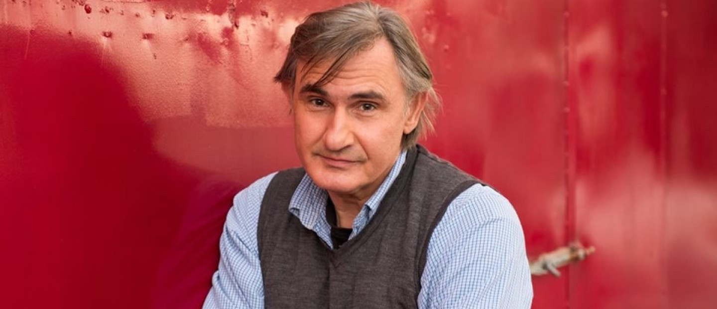 SKG Stories: Ο Άκης Σακελλαρίου, σε μια αποκλειστική συνέντευξη στο GLOW.GR, μιλάει για τη Θεσσαλονίκη που «γυρίζει σελίδα»