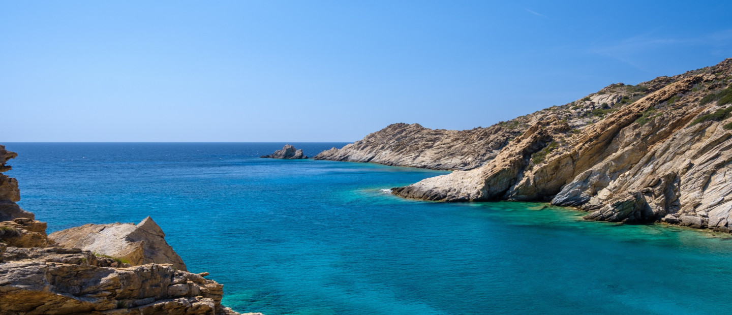 Ποιο ελληνικό νησί φιγουράρει στη λίστα με τους πιο ιδιαίτερους προορισμούς της Ευρώπης χάρη στις παραλίες του;