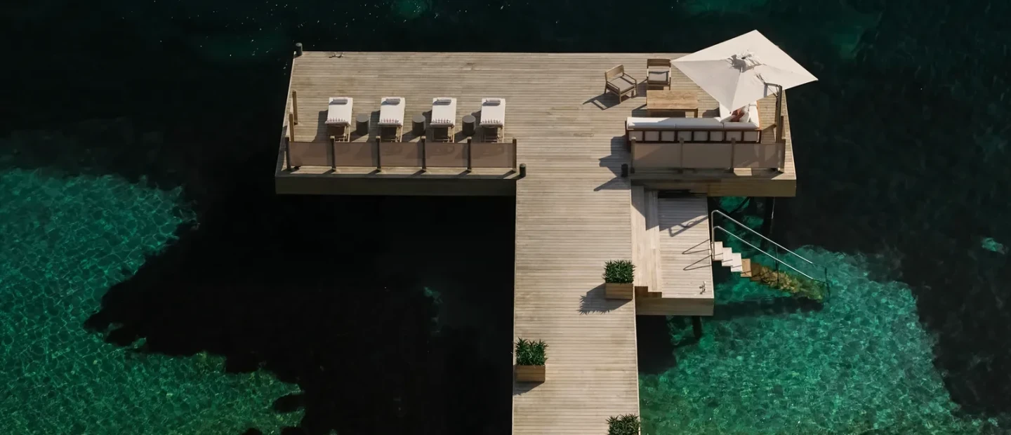 Μία βίλα στο Μπόντρουμ με μινιμαλιστική αρχιτεκτονική και πανοραμική θέα στο Αιγαίο