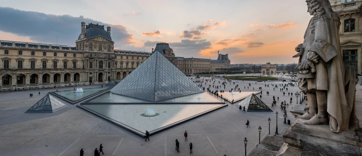 Το Μουσείο του Λούβρου καταρρέει: Για ποιο λόγο απεργούν οι εργαζόμενοι;