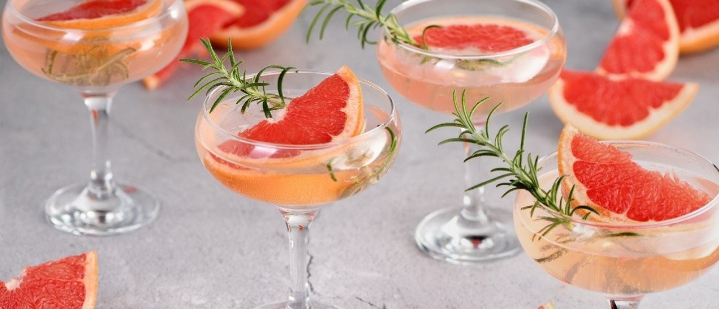 Cocktail party στο σπίτι: Πώς να το οργανώσετε step by step ώστε να σας μείνει αξέχαστο