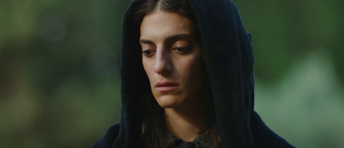 Οι συναρπαστικές σειρές που θα δούμε στην ελληνική τηλεόραση τη σεζόν 2025-2026 και ήδη έχουν κεντρίσει το ενδιαφέρον μας