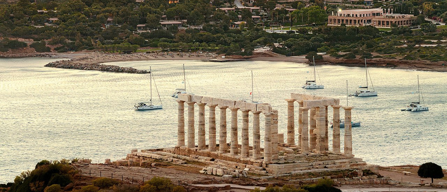 Η Αθηναϊκή Ριβιέρα είναι ένας από τους πιο ελκυστικούς προορισμούς για τους λάτρεις της πολυτέλειας παγκοσμίως