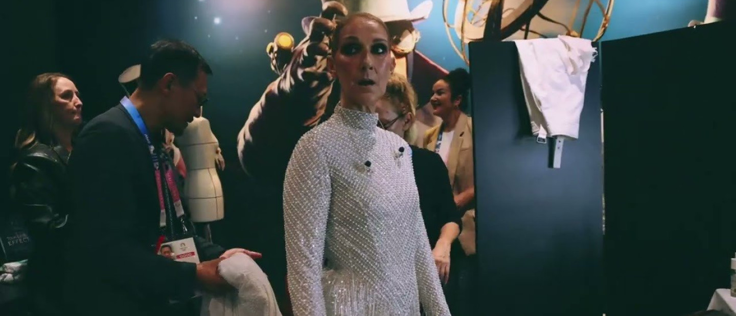 Στιγμές από την προετοιμασία της Celine Dion λίγο πριν μας χαρίσει μία μοναδική εμφάνιση στους Ολυμπιακούς Αγώνες του Παρισιού