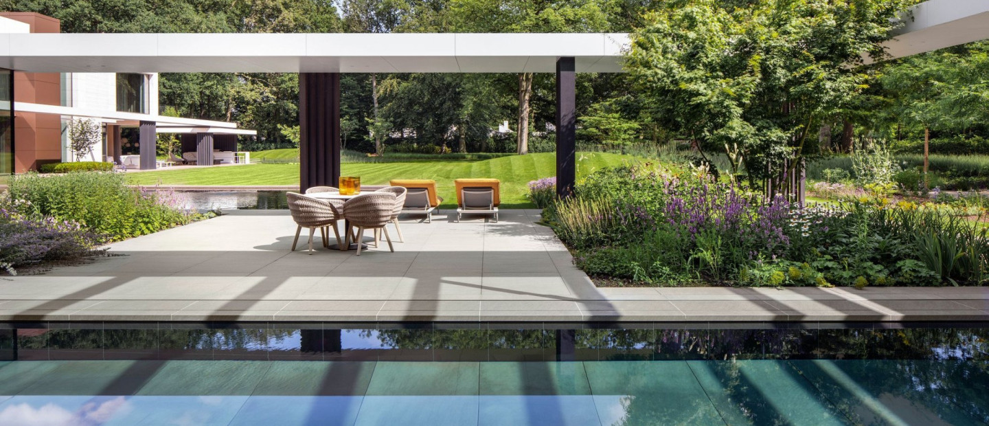 Ένα σύγχρονο σπίτι - στολίδι βυθισμένο στην άγρια φύση του Βελγίου 