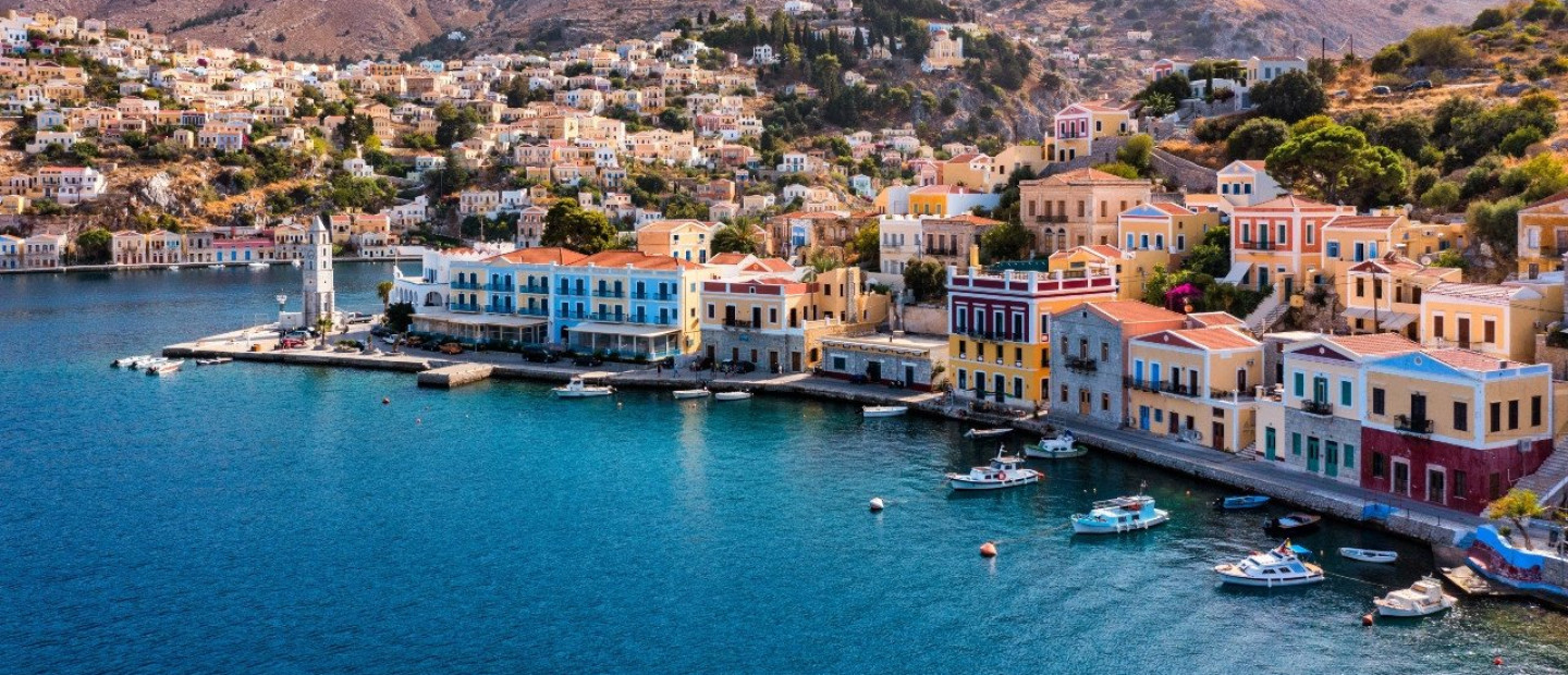 Ρωτήσαμε το ChatGPT ποια είναι τα top 5 νησιά που είναι must για το φινάλε του καλοκαιριού και ιδού η απάντηση