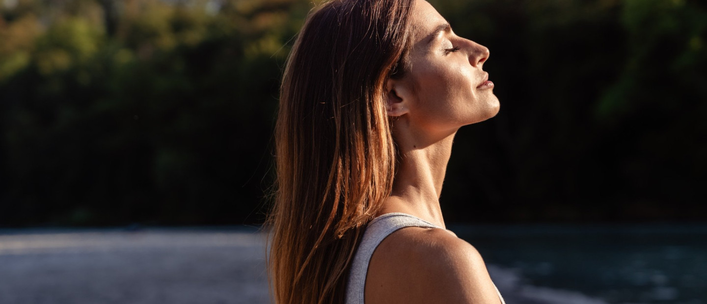 Μόλις ανακαλύψαμε τι πρέπει να κάνετε για να αποκτήσετε υγιή και λαμπερά μαλλιά με φυσικό τρόπο