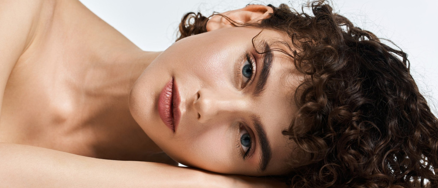 5 blush hacks που θα κάνουν το δέρμα σας να φαίνεται πιο υγιές από ποτέ 