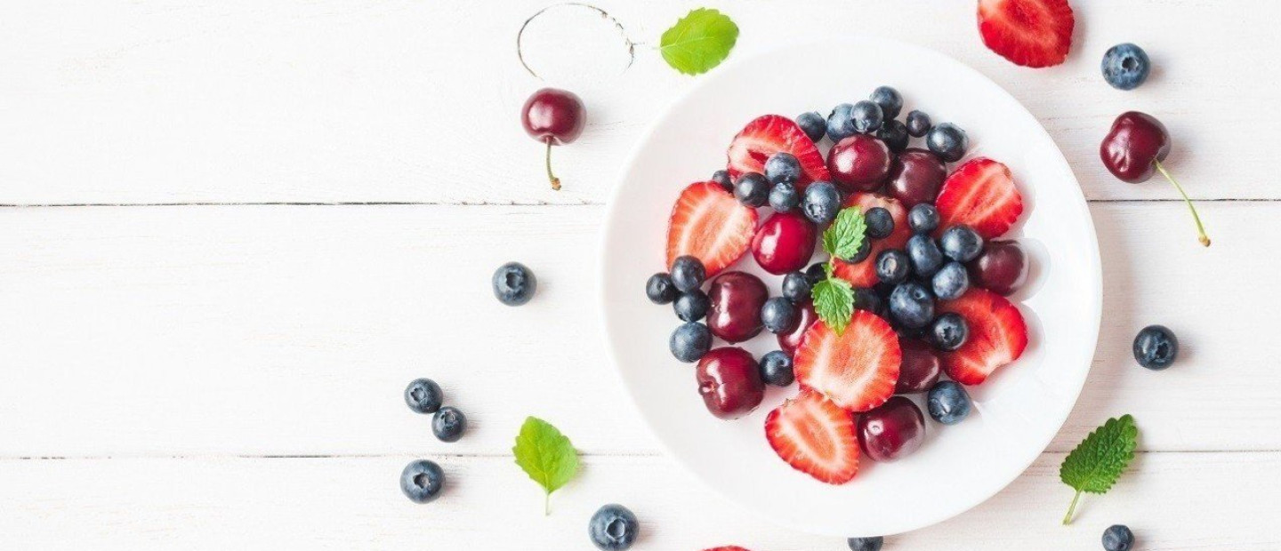 Αν προσπαθείτε να χάσετε βάρος, αυτές οι 4 δροσερές φρουτοσαλάτες είναι ιδανικές για κάθε στιγμή της ημέρας