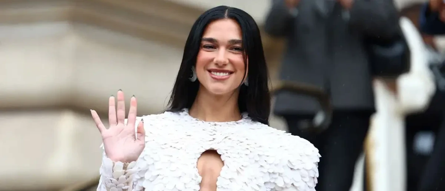 Μια ματιά στη ζωή της Dua Lipa πίσω από τις κάμερες και τα φώτα 