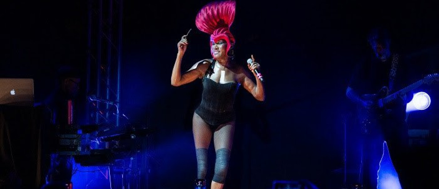 Η Grace Jones στην ανεπανάληπτη συναυλία της στον Λόφο της Σάνης κατέρριψε όλα τα στερεότυπα γύρω από την ηλικία