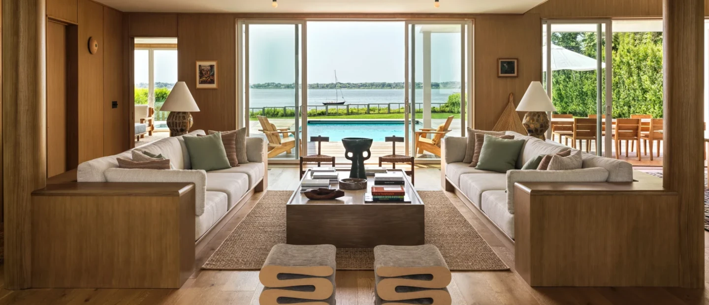 Ένα ονειρεμένο καταφύγιο δίπλα στη θάλασσα της Νέας Υόρκης με εκλεπτυσμένη διακόσμηση και ατμόσφαιρα 