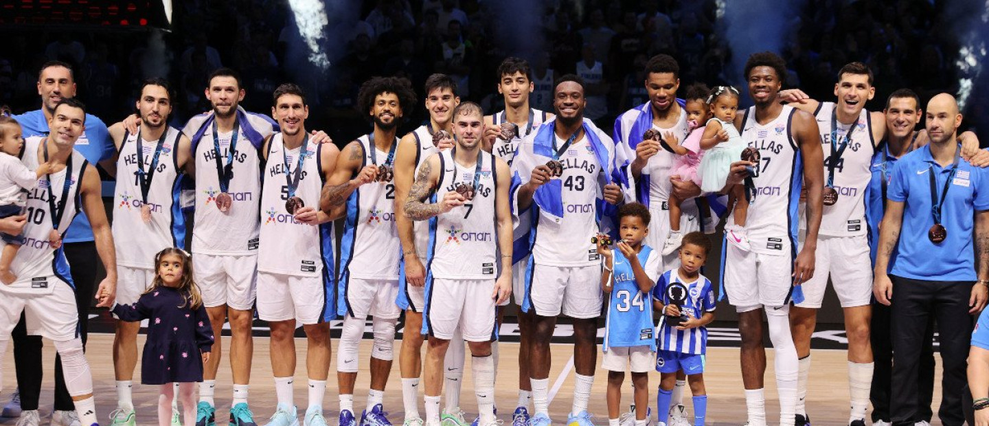 Η Εθνική Ομάδα μπάσκετ 16 χρόνια μετά, κατακτά μετάλλιο στο EuroBasket – Απόλυτη υπερηφάνεια για αυτά τα παιδιά