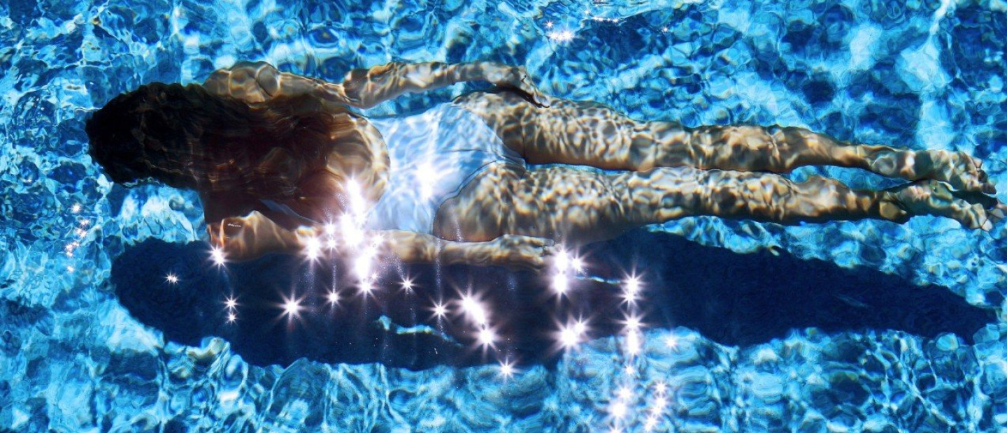 Κολύμπι όλο τον χρόνο; Οι expert-approved συμβουλές και τα θαυματουργά του οφέλη που πρέπει να γνωρίζετε για να δεχτείτε την πρόκληση