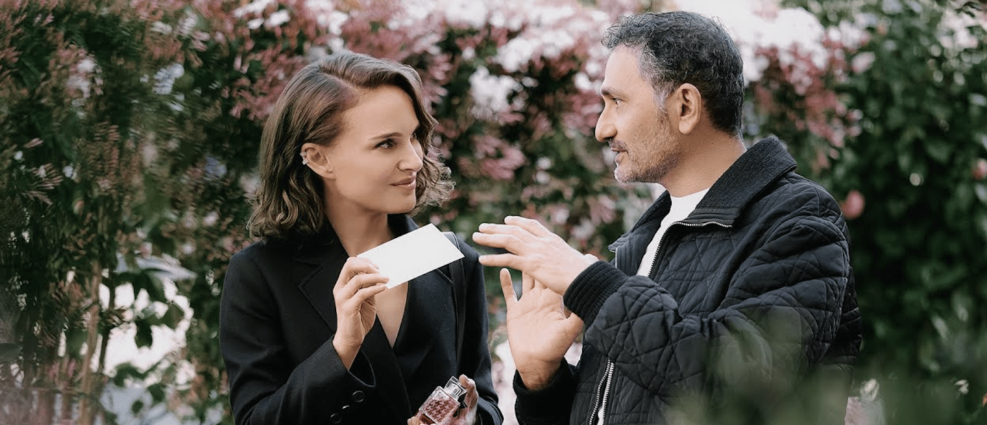 Η Natalie Portman εξυμνεί τη σπουδαία κληρονομιά της Catherine Dior