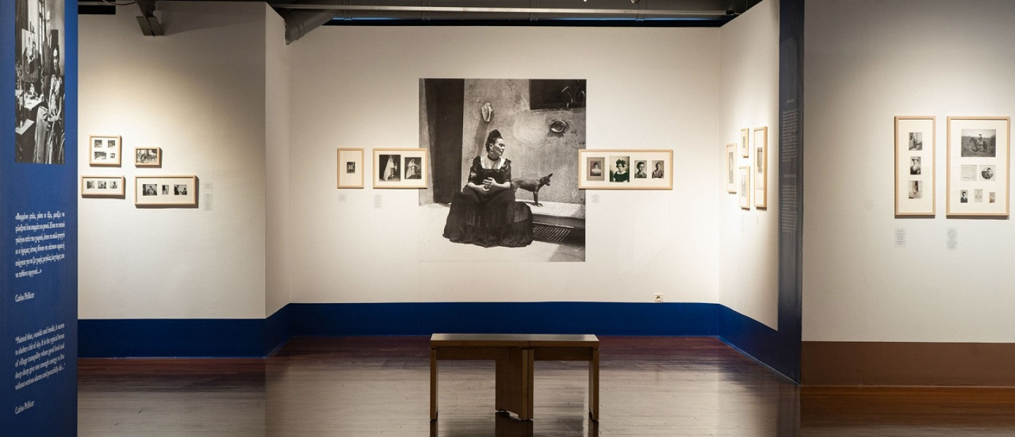 Frida Kahlo - Her Photos: Ξεναγηθήκαμε πρώτοι στη μεγάλη έκθεση του ανανεωμένου MOMus-Μουσείο Φωτογραφίας και ανακαλύψαμε τις μέχρι τώρα κρυφές πτυχές της εμβληματικής καλλιτέχνιδας