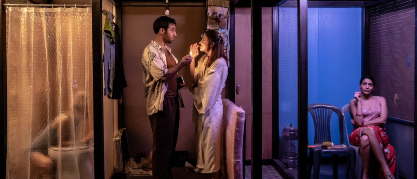 Μια ανάσα πριν την αυλαία: Μπήκαμε στα καμαρίνια του «Λεωφορείο ο Πόθος» και συζητήσαμε με τους πρωταγωνιστές κατά τη διάρκεια της προετοιμασίας τους