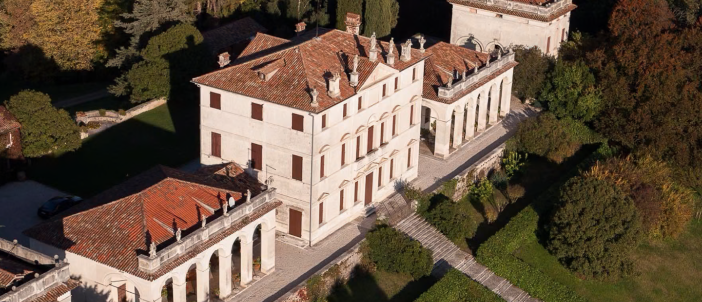 Μία ιστορική βίλα στην ύπαιθρο της Βενετίας αναγεννήθηκε με σεβασμό στο παρελθόν και σύγχρονα στοιχεία