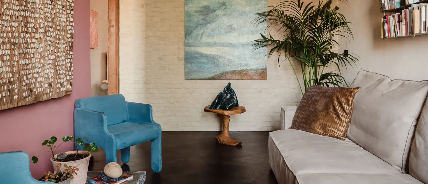 Αυτό το διαμέρισμα στο Termoli ζωντανεύει μέσα από τα χρώματα της θάλασσας και της πόλης