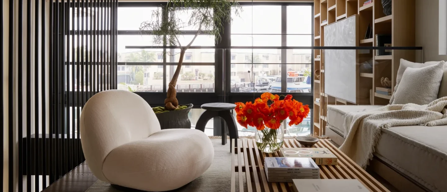 Ένα καταφύγιο πάνω στη θάλασσα με άριστη διακόσμηση και ξεχωριστό χαρακτήρα