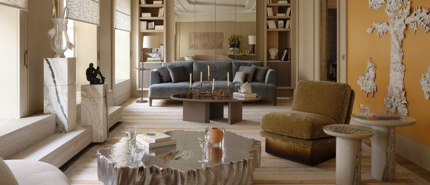 Πλημμυρισμένο από το φως του ήλιου, ένα μικρό διαμέρισμα του 19ου αιώνα στο Παρίσι απέκτησε νέα ζωή