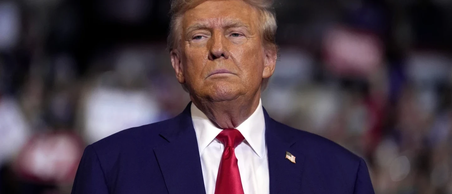 Πώς κατάφερε ο Donald Trump να οδηγήσει το BBC σε βαθιά κρίση;