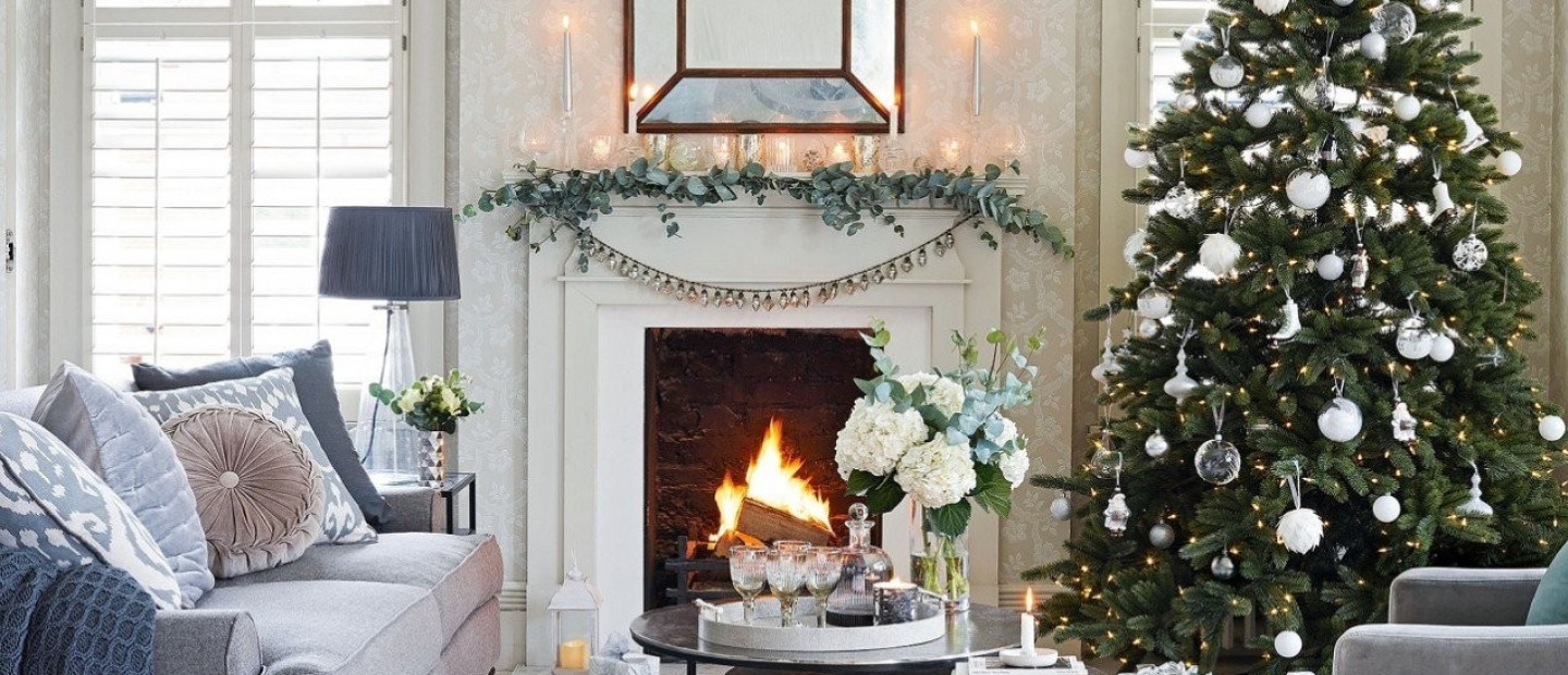 Ρωτήσαμε το ChatGPT ποιες είναι οι κορυφαίες τάσεις στα χριστουγεννιάτικα δέντρα του 2025 και αυτές είναι οι απαντήσεις του