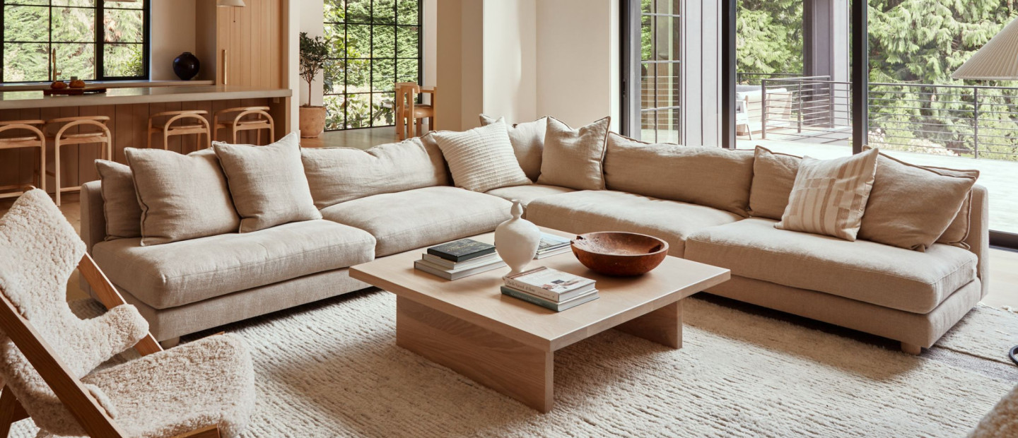 Ένα σκανδιναβικού στιλ αγρόκτημα στην Πολιτεία της Ουάσινγκτον αποδεικνύει πως οι ουδέτεροι χρωματισμοί μπορούν να εκπέμπουν ζεστασιά και χαρακτήρα