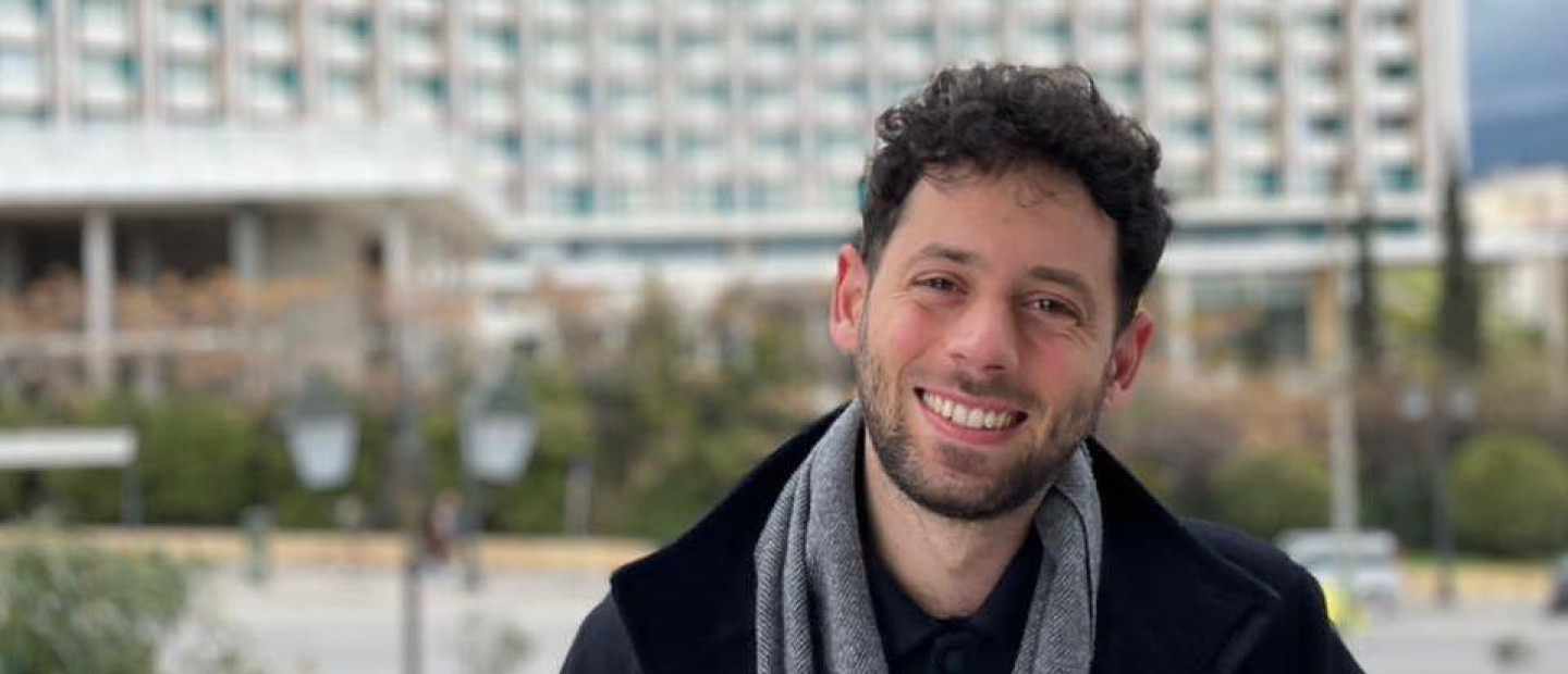 SKG Stories: Ο Νίκος Μαυράκης μιλάει για τη νέα εποχή του Θεάτρου Αμαλία και για τη δύναμη της Θεσσαλονίκης που κρύβεται στους ανθρώπους της που επιμένουν