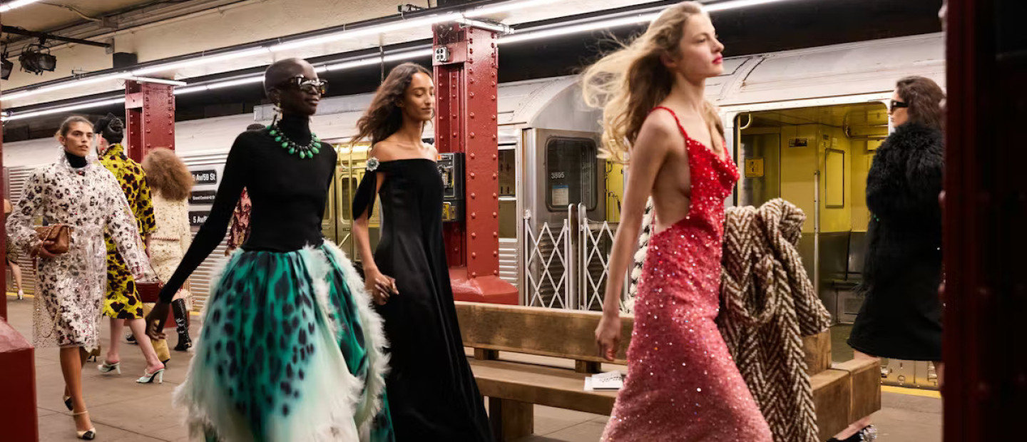 Chanel Métiers d’Art 2026: Η Νέα Υόρκη μέσα από το φαντασιακό σύμπαν του Matthieu Blazy