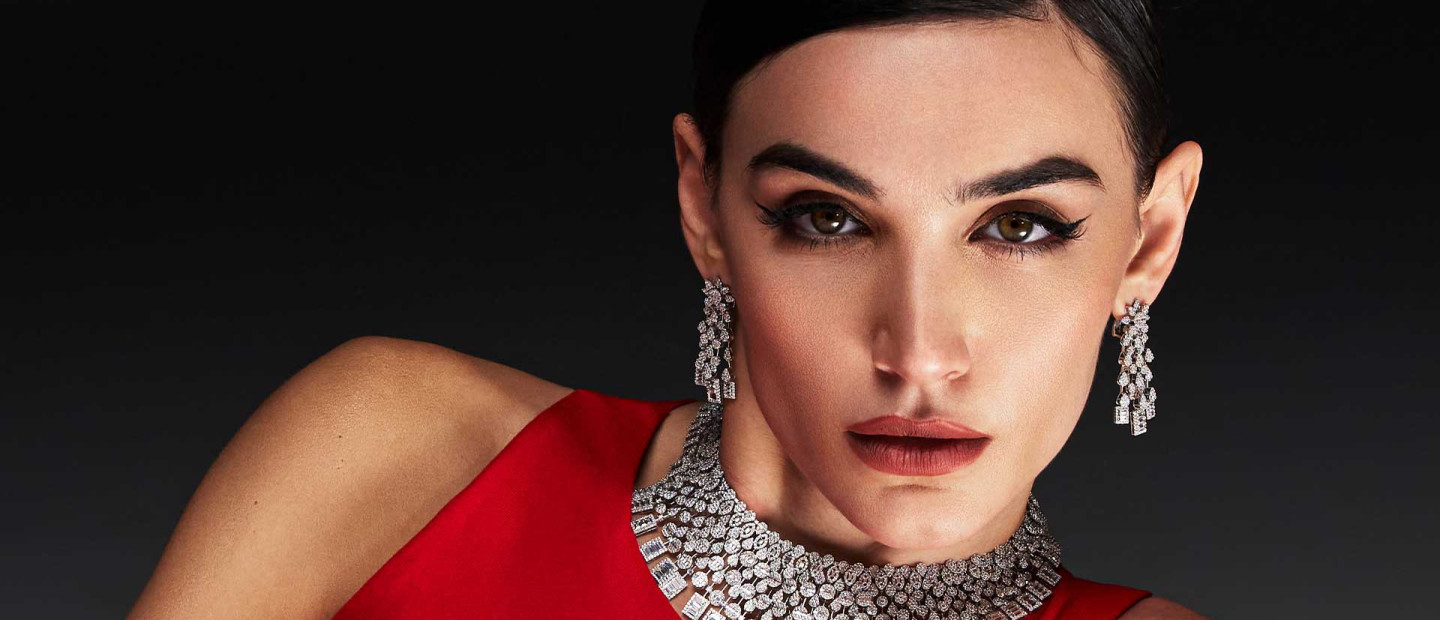 Τα λαμπερά σκουλαρίκια που θα γίνουν οι πρωταγωνιστές των festive looks