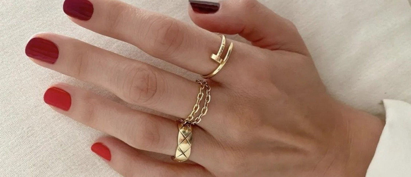 Οι πιο ιδανικές αποχρώσεις νυχιών για να μπείτε στο πνεύμα των γιορτών 