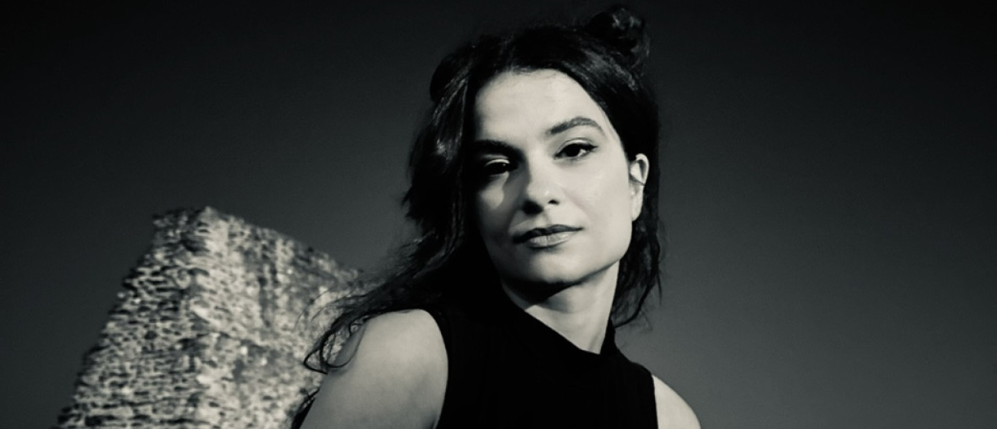 SKG Stories: Η Ελευθερία Μπαργιώτα είναι η νέα μελωδική φωνή που ακούει τώρα η Θεσσαλονίκη