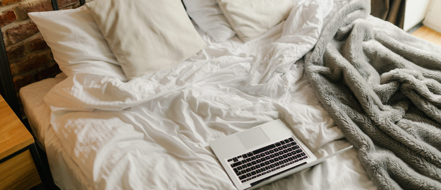 Bed Rotting: Η απάντηση της νέας γενιάς στην πίεση της καθημερινότητας