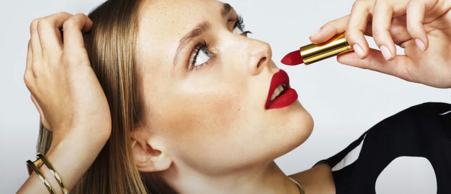 Tα editor-approved κόκκινα κραγιόν ιδανικά για την πιο ρομαντική ημέρα του χρόνου