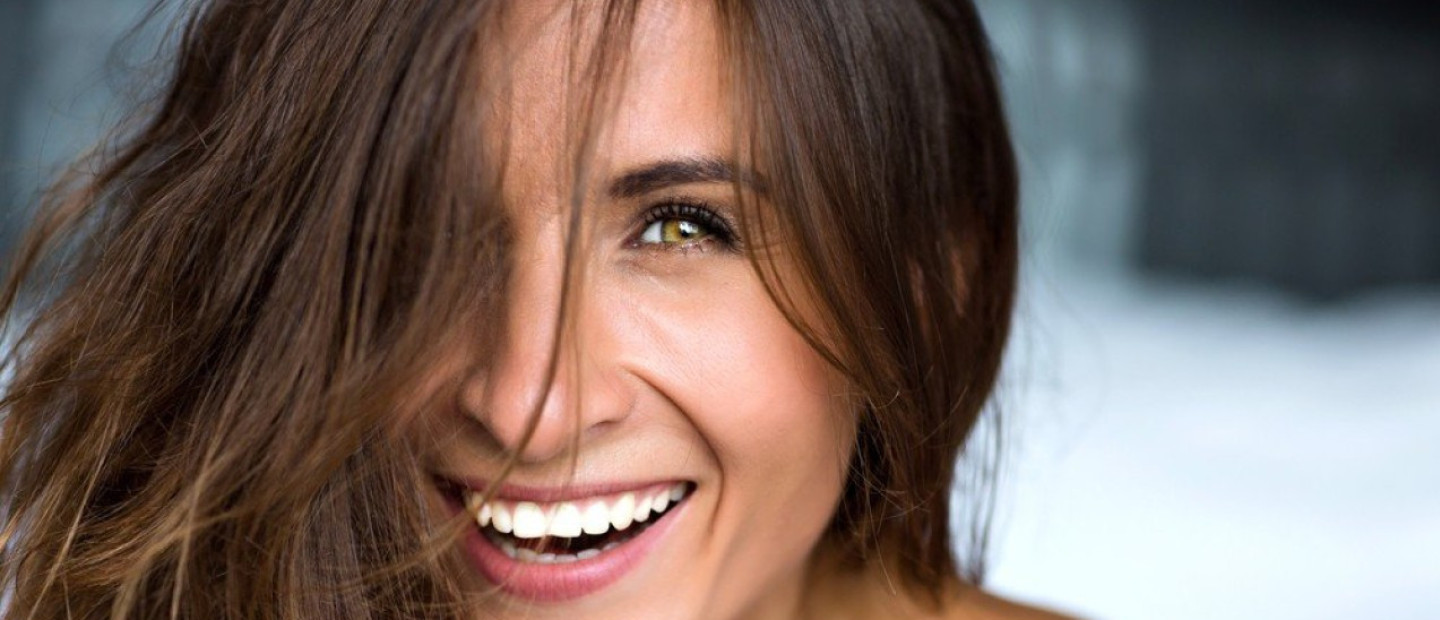 Ο χρόνος αλλάζει, το χαμόγελο εξελίσσεται: Γιατί μετά τα 50 η στοματική υγεία χρειάζεται ιδιαίτερη φροντίδα;