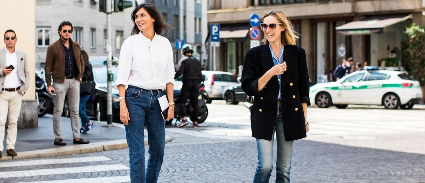 Τα outfit jeans που επιλέγουν οι Γαλλίδες τη νέα σεζόν στο repeat