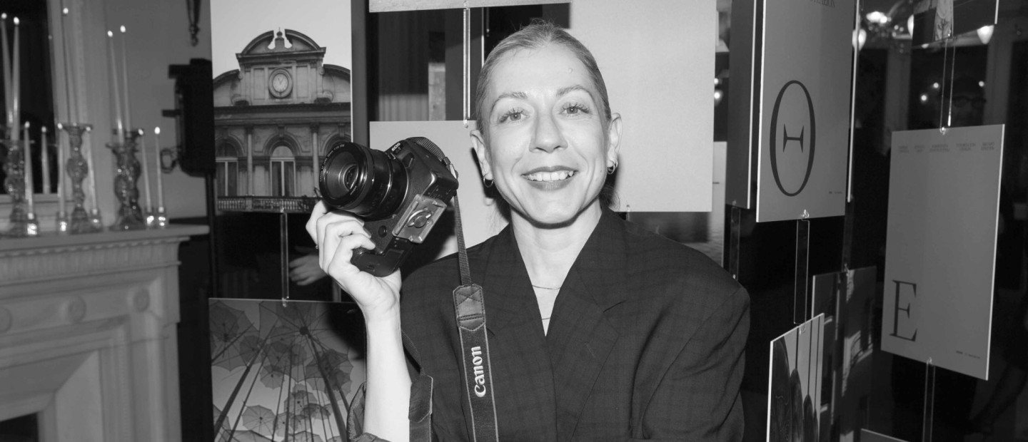 SKG Stories: Η Ιωάννα Χατζηανδρέου δίνει τον δικό της ορισμό στη Φωτογραφία, μιλά για την εμπειρία της στα περιοδικά και για την πόλη από την οποία ξεκίνησαν όλα