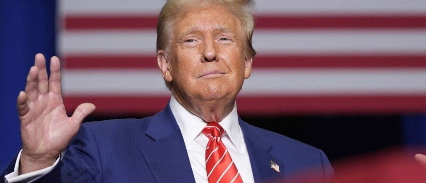 Γιατί ο Donald Trump απλώνει... ασπίδα γύρω από τη γυναικεία ομάδα ποδοσφαίρου του Ιράν;