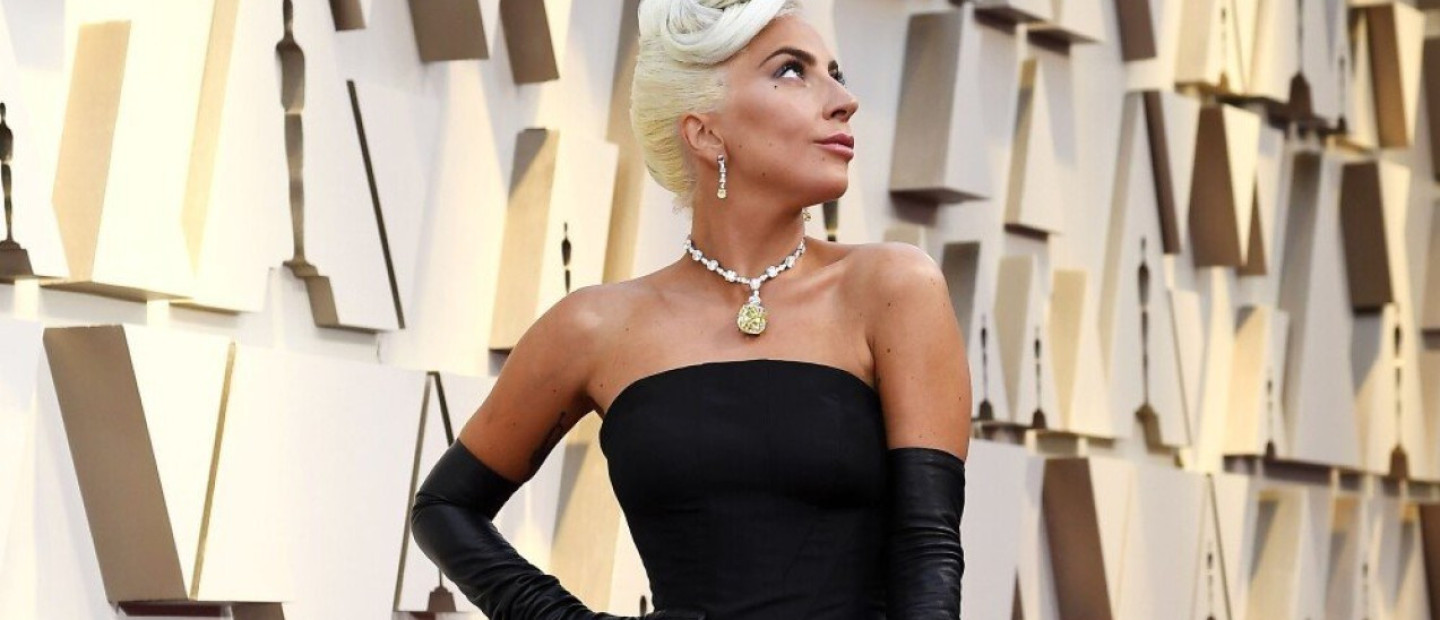 Κι όμως είναι γεγονός: Η Lady Gaga παντρεύεται και το ανακοίνωσε με τον πιο iconic τρόπο