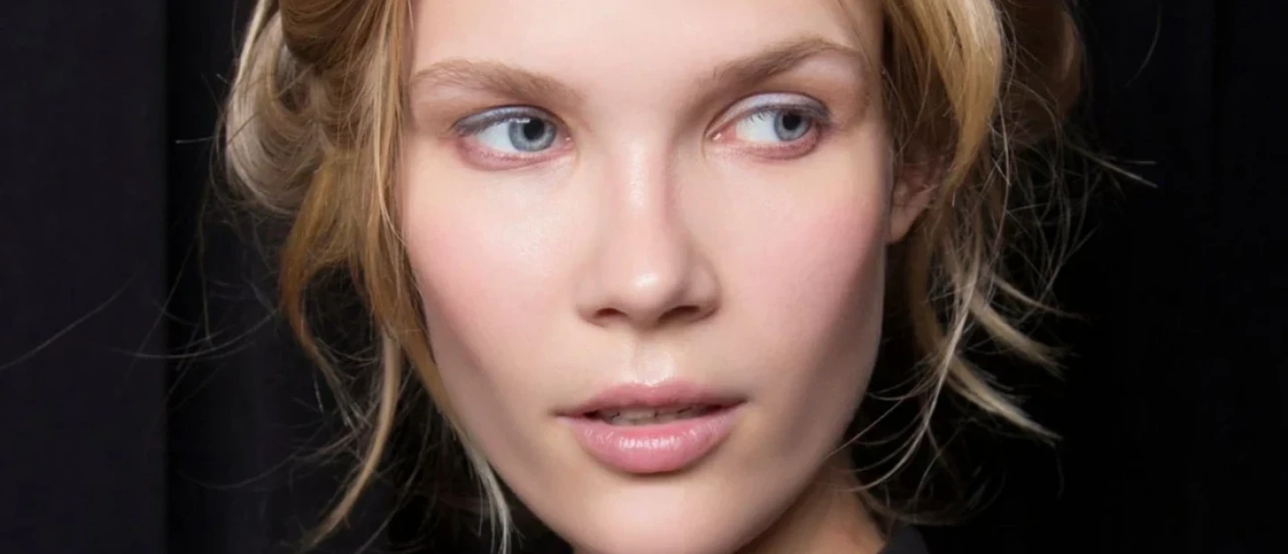 Είναι η μάσκαρα officially out για τη Gen Z;