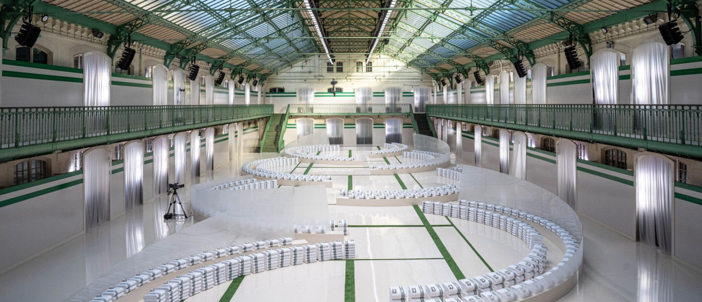 Η τέχνη του δημιουργικού seating στις πασαρέλες των τελευταίων χρόνων