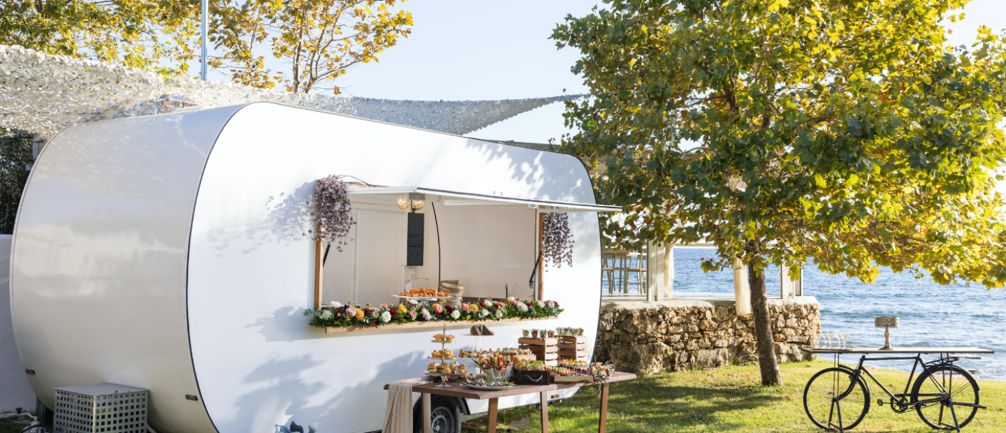 Το catering που προσεγγίζει τη γαστρονομική εμπειρία της γαμήλιας δεξίωσης με δημιουργικότητα κι αισθητική