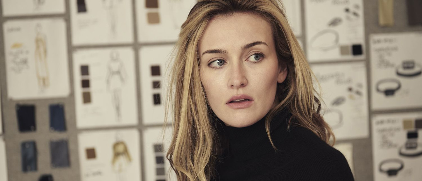 Τα fashion items που θα επέλεγε τώρα η Carolyn Bessette Kennedy